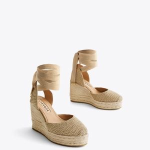 Uterque lace-up crochet wedges size 9.5